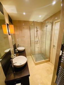 GRAY D ALBION Residence