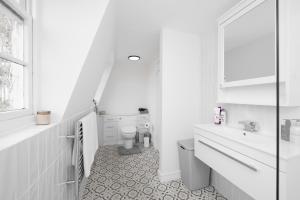 Relax & Recharge at Cozy Paddington, King Bed