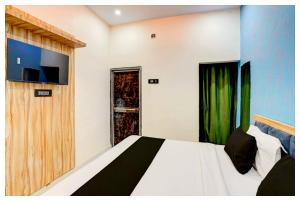 HOTEL VRRINDA # RESIDENCY Near Shree Kashi Vishwanath Temple - A Top Rated Hotel