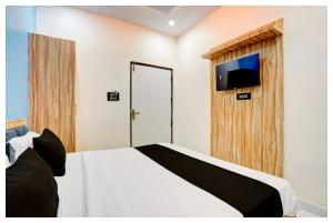 HOTEL VRRINDA # RESIDENCY Near Shree Kashi Vishwanath Temple - A Top Rated Hotel