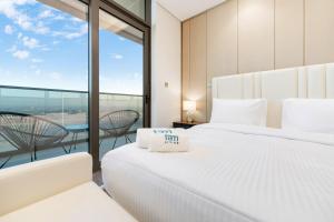 FAM Living - Stylish 2BR With Scenic Meydan View