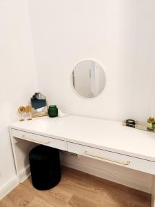 Rose-modern, central, quiet, Heroes Square