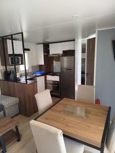 Campings MHVACANCES LOUENT PLUSIEURS MOBILHOMES DANS CAMPING 4 ETOILES PROCHE CHATEAUX et ZOO BEAUVAL : photos des chambres