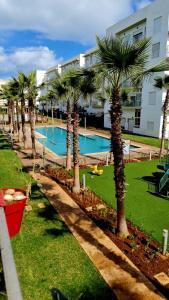 Appartement bouznika kettani avec jardin privé accés direct à la piscine