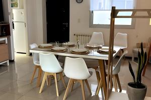 Depto moderno ccochera en zona top Mendoza