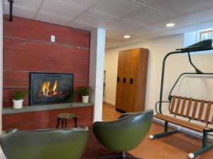 Hibernal33 - Private Room on Access Road