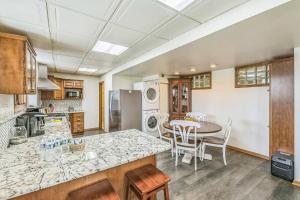 Creekside Cozy 3BD • Near Dunes