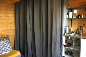 Chalets Chalet 2 en bois avec acces piscine : photos des chambres
