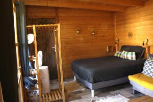 Chalets Chalet 2 en bois avec acces piscine : photos des chambres