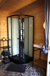 Chalet 2 en bois avec accès piscine