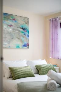 Modern and Quiet 2Bed House by FabAccommodation