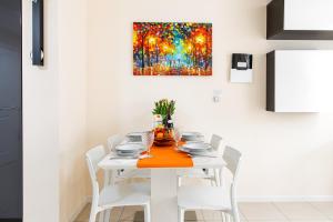 Modern and Quiet 2Bed House by FabAccommodation