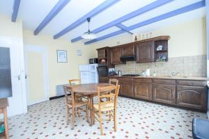 Appartements Maison de la mer a 6min des plages avec jardin : Maison 3 Chambres