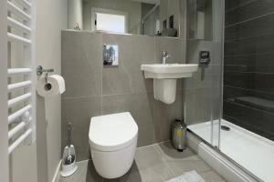 2 Bedroom Apartment with Free Parking in Manchester City Centre, by Eason Stays - Ideal For Weekend Getaways & Business Travel
