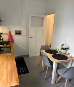 Appartements Charmant Studio climatise Paris Expo Porte de Versailles - Dome de Paris , near transportation links : photos des chambres