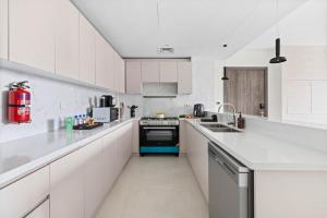 41st-Floor 2BR with Worlds Highest Running Track