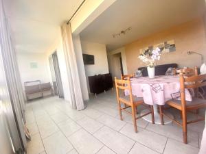 LA GRANDE MOTTE – T2 VUE MER ET PINÈDE – 4 PERSONNES – PARKING PRIVATIF