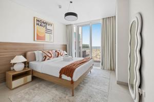41st-Floor 2BR with Worlds Highest Running Track