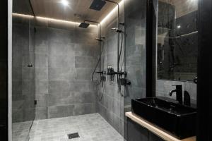Spacious Apartment for 9 with Sauna