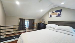 Private Atlanta Tiny House with Mini Golf