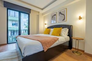 Family 3-Bedroom Duplex with Terrace and Elevator