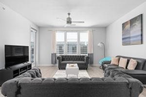 Affordable 2-Bedroom Fishers - Pool View