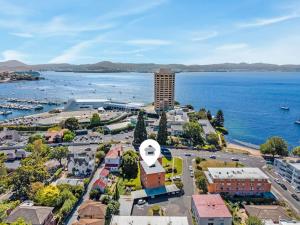 Stylish Apartment with Bay Views - 3hvězdičkové hotely ve městě Sandy Bay