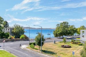 Stylish Apartment with Bay Views