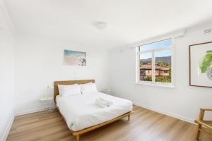 Stylish Apartment with Bay Views