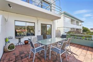 Spacious Sandy Bay Stay