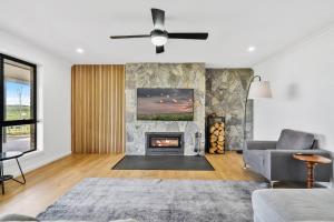 Elegant Creekside Retreat