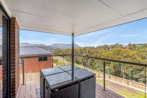 New and Stylish Home in Peaceful Location