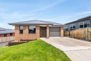 New and Stylish Home in Peaceful Location