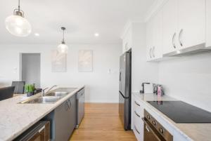 New and Stylish Home in Peaceful Location