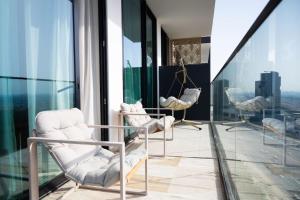 Onyx 1BR with Stunning City Views