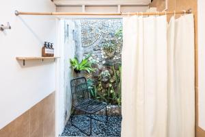 PITI Nest Self-Service Home in Rainforest Nest - Wi-fi, Monkeys, Bats, Pet Friendly with a Fee