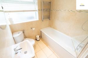 Comfy Home - Close to hospital - Sleeps 7 - wParking