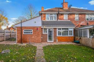 Family-Friendly 4-Bed near Parks & Transport Links