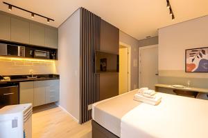 Easy Star - Lindo studio ao lado da Roque Petroni - UB01I