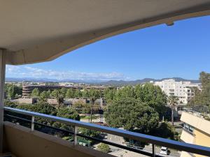 LA MIOUGRANO T3 etat neuf 5-6p, climatise, 300m de la