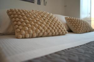 PortaTorre Suite, a Charming apartment in the Heart of Como, Free Private Parking, Air Conditioning & More!