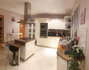 Grande Suite salle de bain toilette privés Terrasse Parking prés Paris