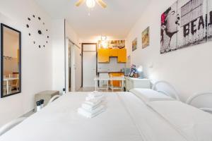 Beachfront Studio Free Parking-Pool 50m from Sea