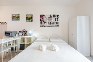 Beachfront Studio Free Parking-Pool 50m from Sea