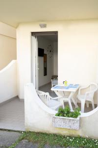 Beachfront Studio Free Parking-Pool 50m from Sea