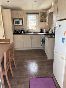Ladram Bay, 2 Bedroom, Pet Friendly, Wi-Fi, Sleeps 6