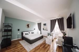 Deluxe King Suite