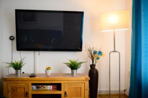 Modern Strelley Escape - Peaceful & Convenient, 2x FREE off-street parking, Wifi -500mb, 2 bathrooms, Contractor & Family friendly, NG8