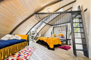 Kupolmāja Ārpus laika - Domehouse in the forest