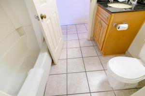 Deluxe Condo + Secluded Beach